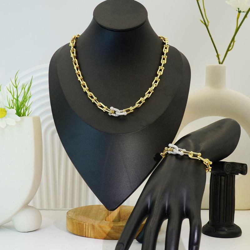 Horseshoe Buckle Necklace Thick U-shaped Gold-plated Pendant Necklace 18K Fashionable Daily Versatile Jewelry Unisex Elegant Design & Stylish Practical