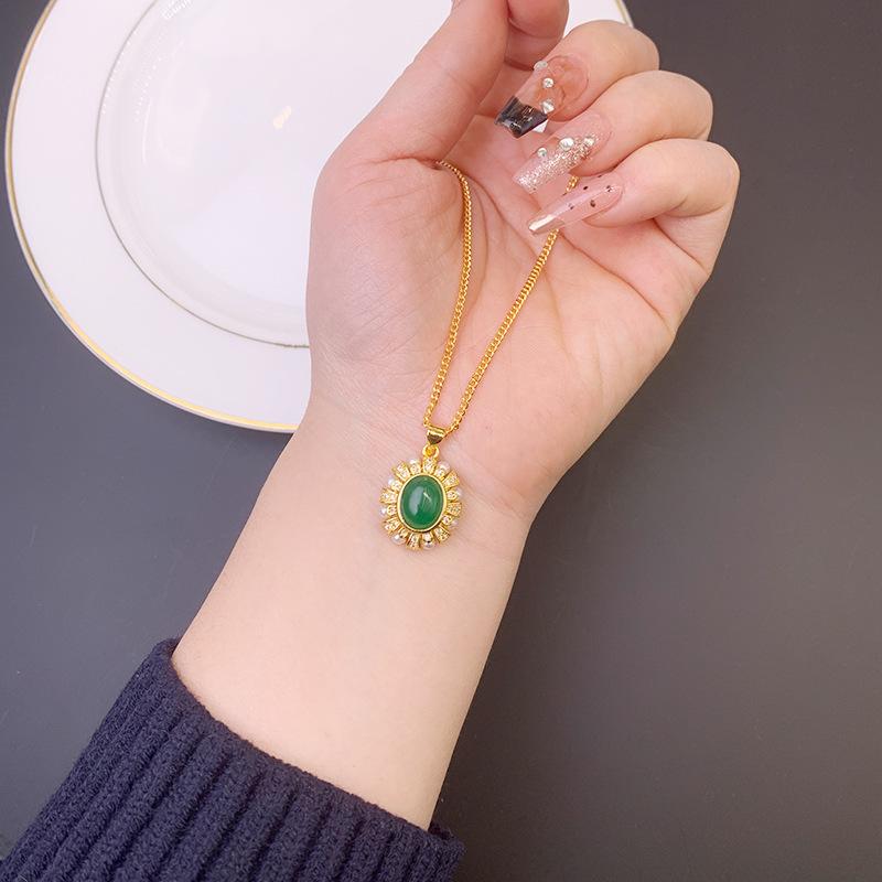 Necklace Vintage Style Diamond Inlaid (L049) Palace Style Long-lasting Jewelry 24K GOLD FILLED Material Green Gemstone Pendant
