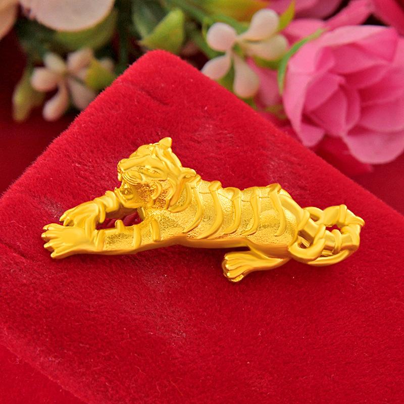 24K Gold-Filled Tiger Pendant (L094) Domineering Men's Downhill Zodiac Year Jianghu Style 4.8CM Length 1.3CM Width 1.6CM Height unique design