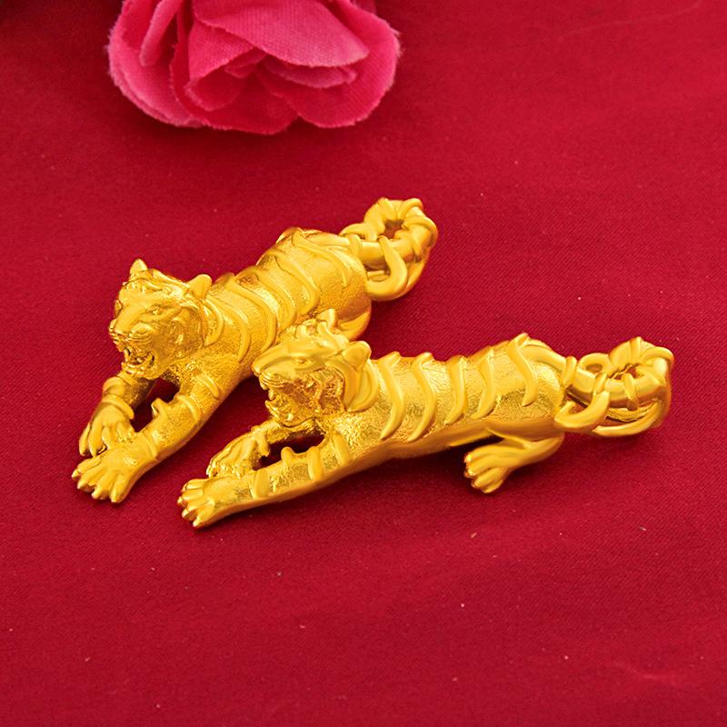 24K Gold-Filled Tiger Pendant (L094) Domineering Men's Downhill Zodiac Year Jianghu Style 4.8CM Length 1.3CM Width 1.6CM Height unique design